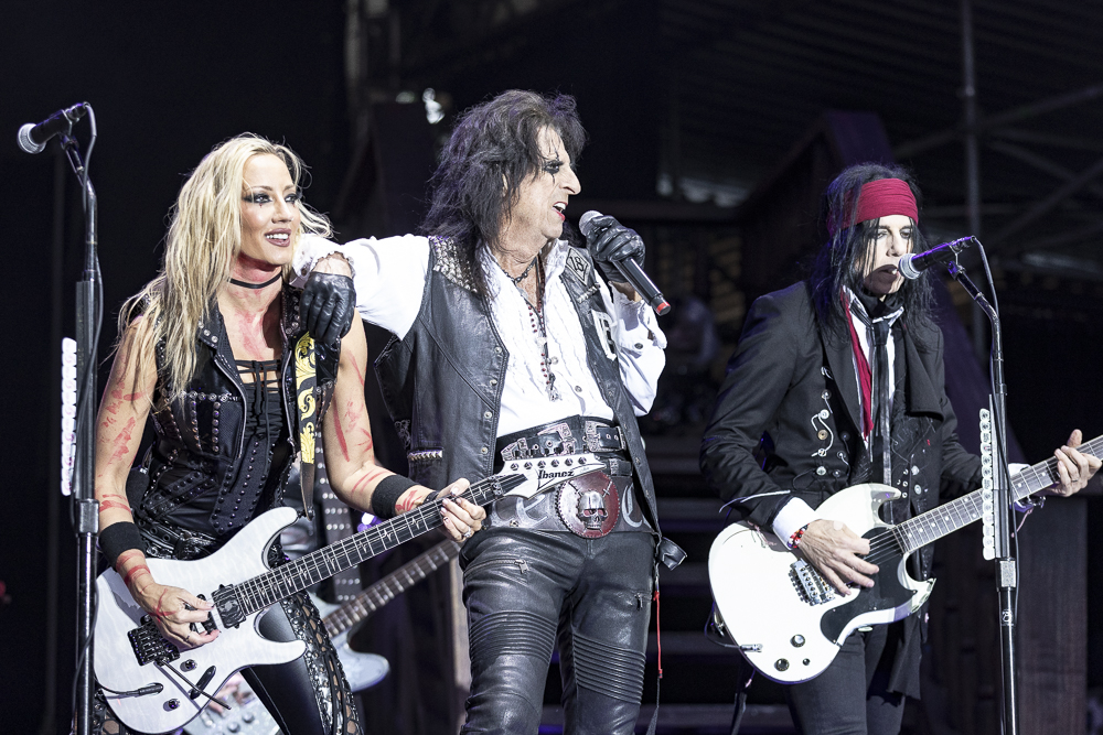 Alice Cooper holt Nita Strauss für Las Vegas-Show zurück